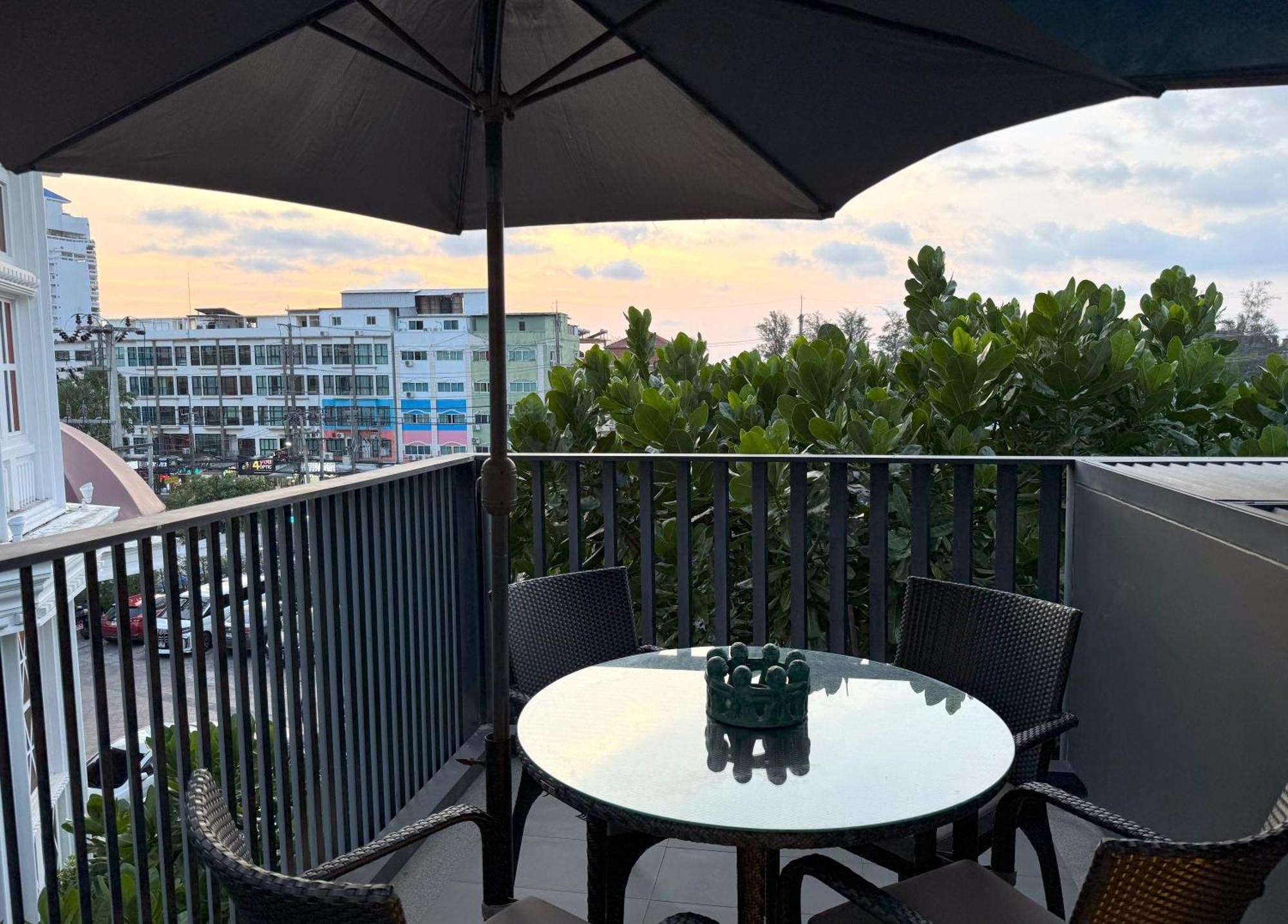 The Deck Condominium By Lofty Patong Exterior foto